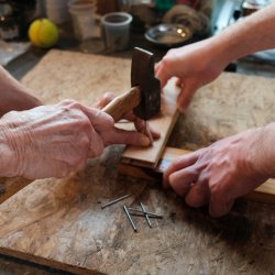 Je propose mon aide en petit bricolage